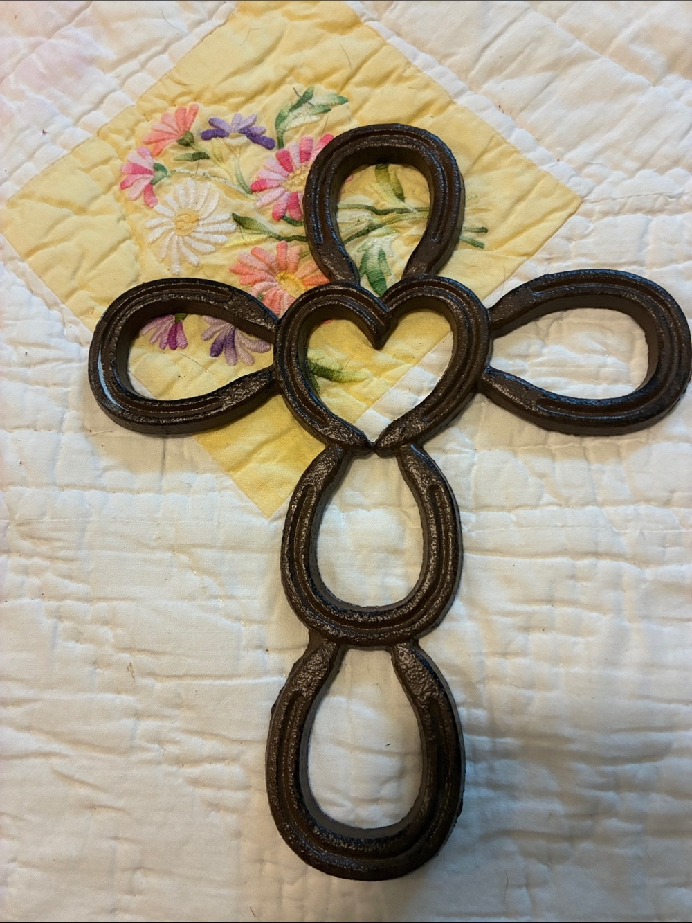 Rustic Heart & Horse Shoes Cast Iron Cross Wall Decor - Brown